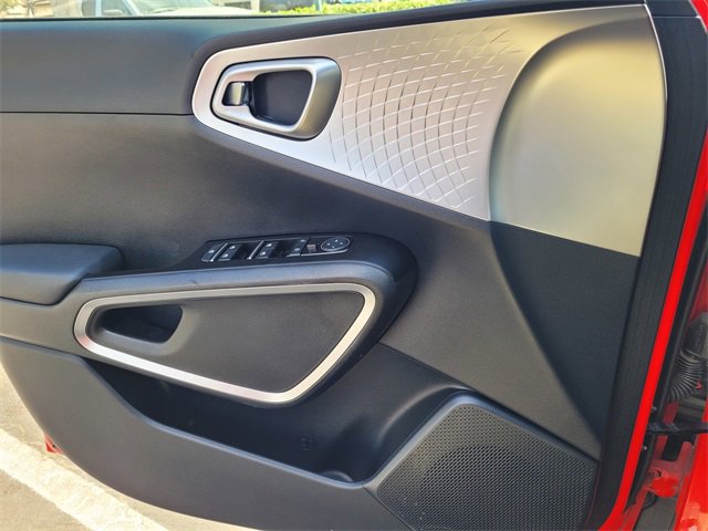 Used 2023 Kia Soul LX image 12