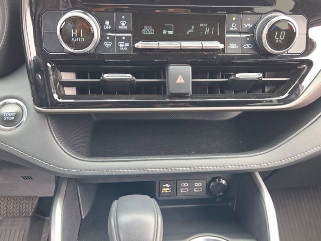 Used 2023 Toyota Highlander L image 19