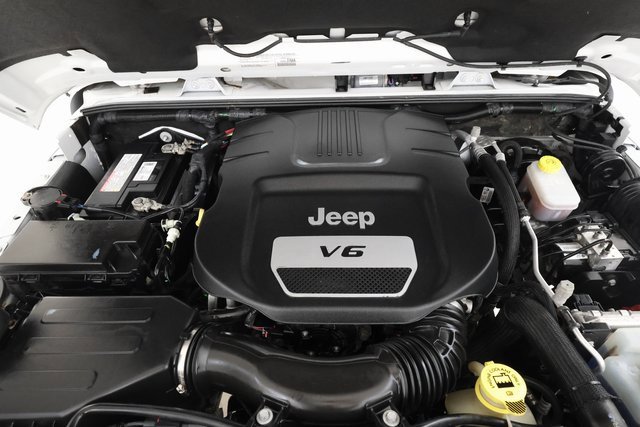 Used 2018 Jeep Wrangler Unlimited Sahara w/ Connectivity Group image 6