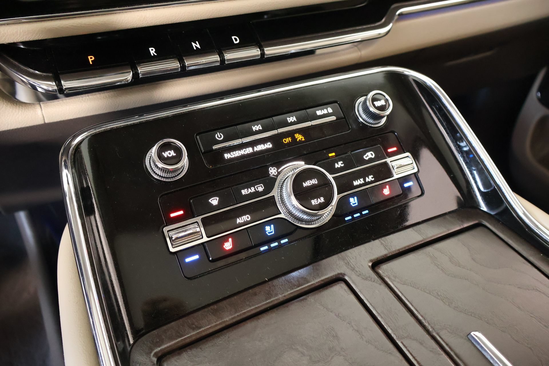 Used 2024 Lincoln Navigator Premiere AWD/4WD image 8