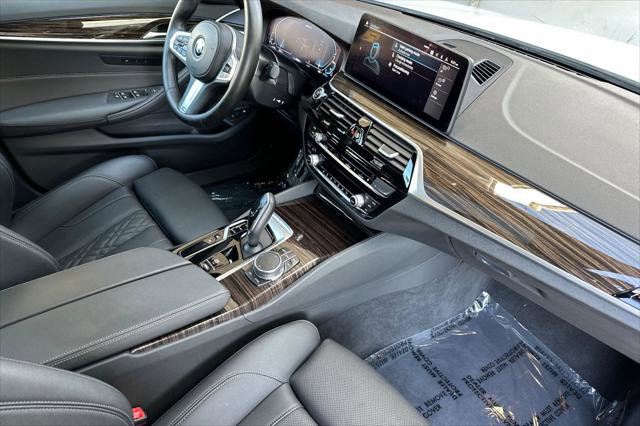 Used 2023 BMW 530e w/ M Sport Package image 14