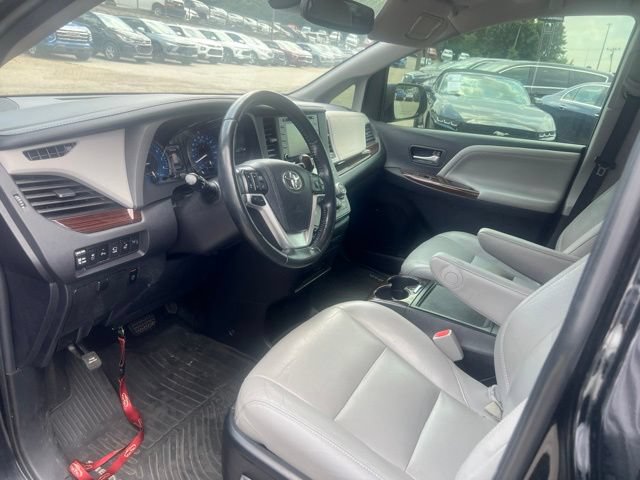Used 2019 Toyota Sienna Limited Premium AWD/4WD image 5