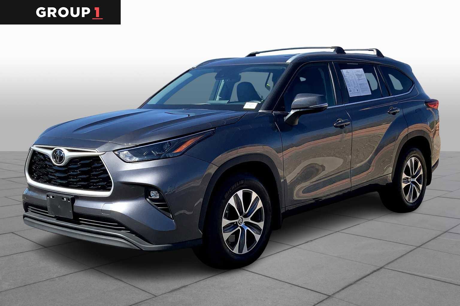 Certified 2023 Toyota Highlander XLE image 1