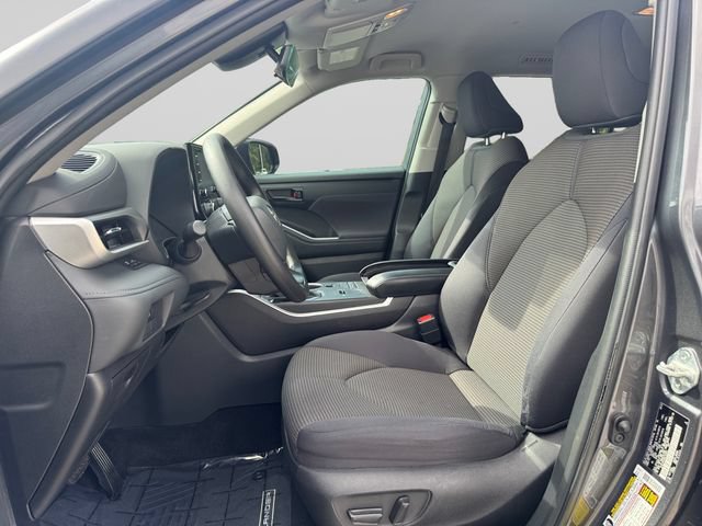 Used 2022 Toyota Highlander L FWD image 10