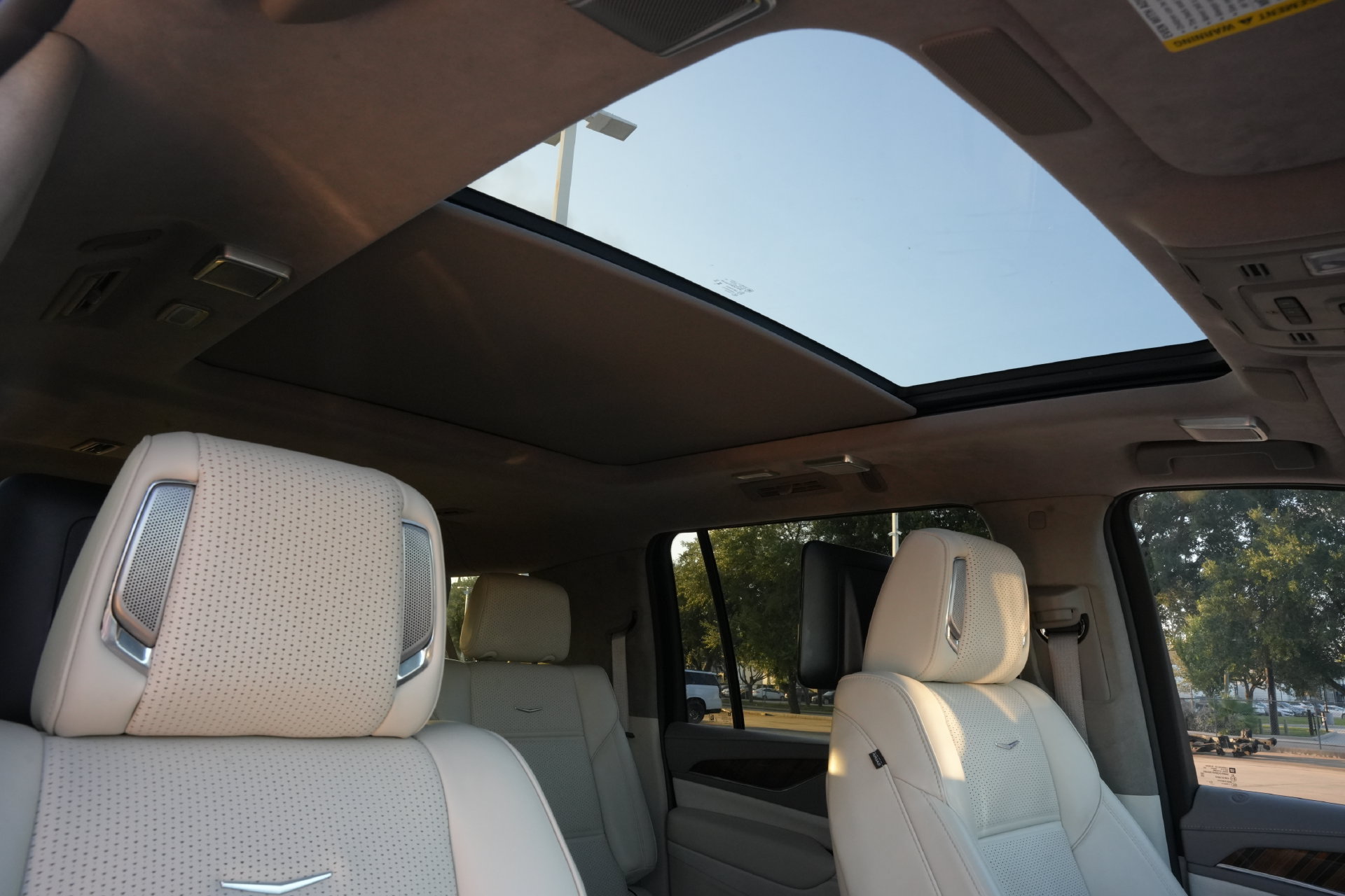 Certified 2024 Cadillac Escalade ESV Sport Platinum w/ LPO, ONYX Package AWD/4WD image 23