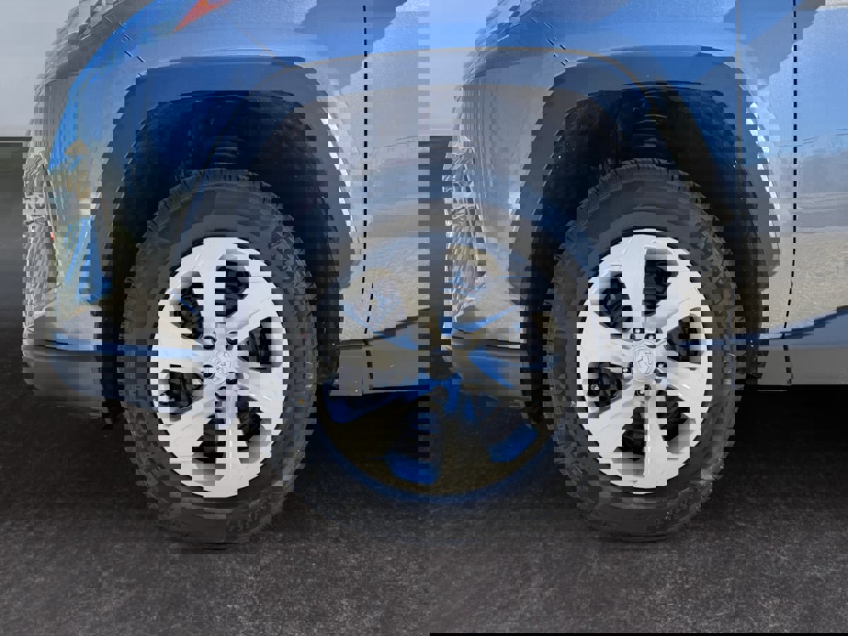 Used 2023 Toyota RAV4 LE image 9