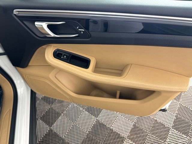 Used 2018 Porsche Macan AWD/4WD image 24