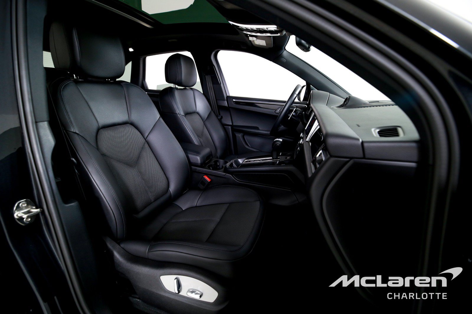 Used 2024 Porsche Macan AWD/4WD image 25
