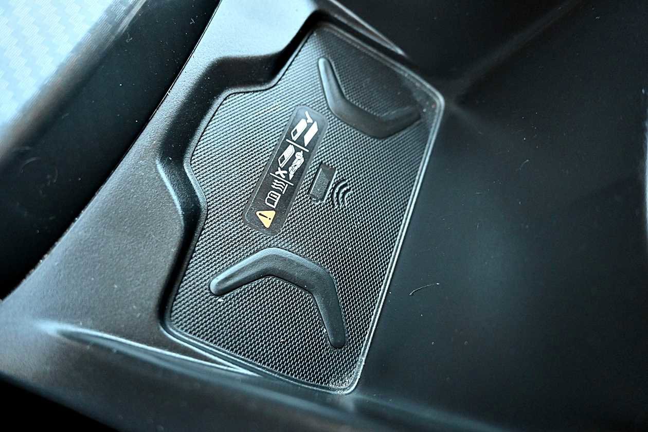 Used 2022 GMC Canyon AT4 image 30