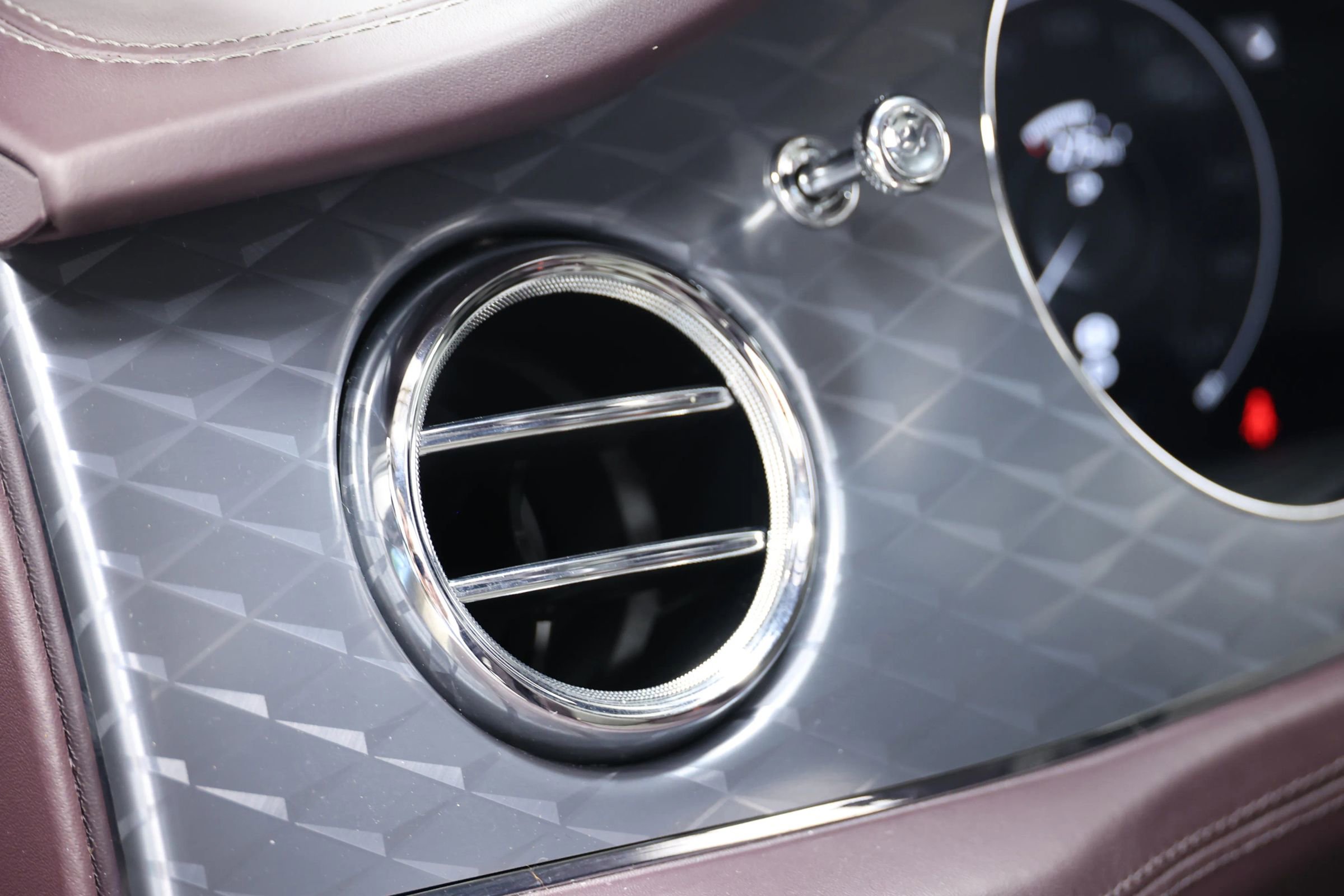 Used 2023 Bentley Bentayga Extended Wheelbase image 24