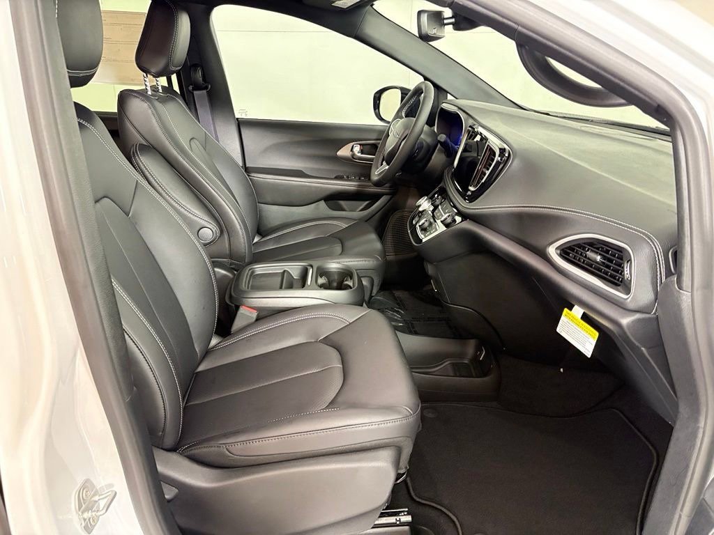New 2027 Chrysler Pacifica LX FWD image 15