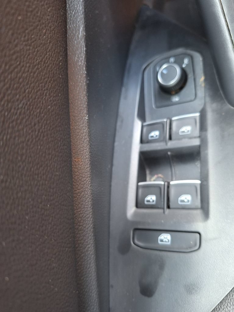 Used 2023 Volkswagen Jetta SE w/ Panoramic Sunroof Package FWD image 18