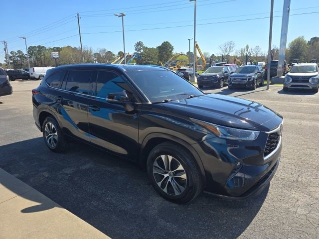 Used 2021 Toyota Highlander XLE FWD image 7