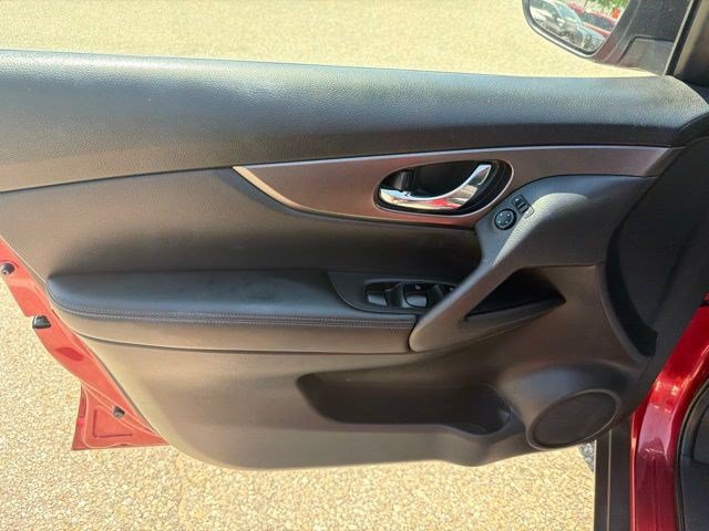 Used 2016 Nissan Rogue SV AWD/4WD image 11