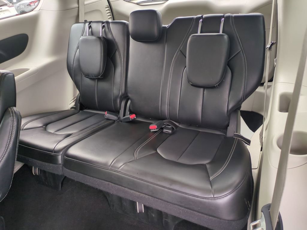 Used 2023 Chrysler Pacifica Touring-L FWD image 31