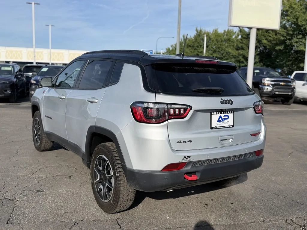 Used 2024 Jeep Compass Trailhawk AWD/4WD image 4