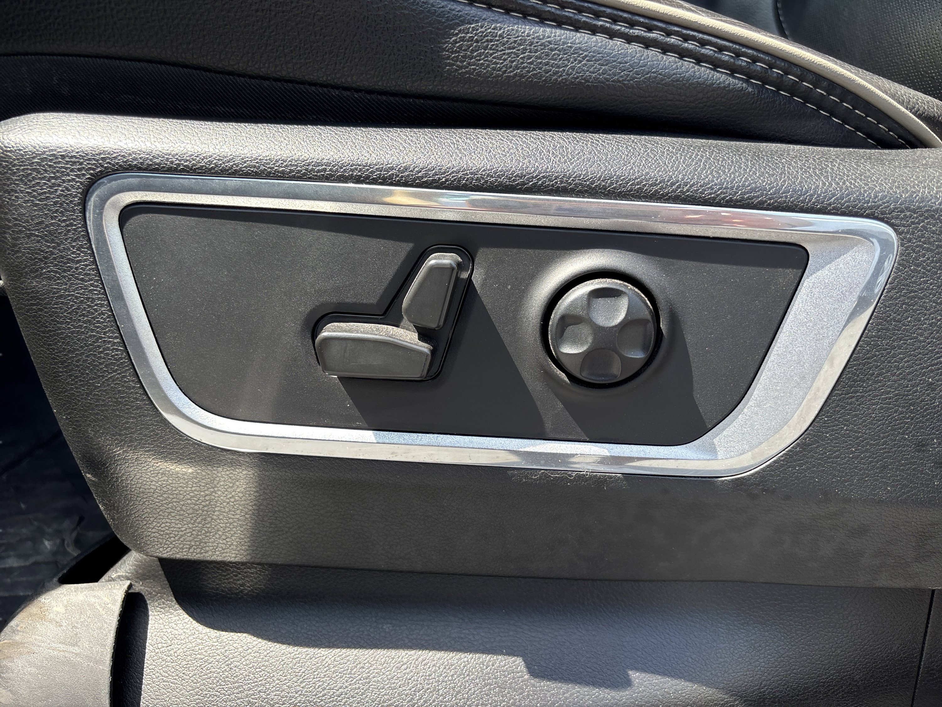 Used 2021 RAM 1500 Laramie AWD/4WD image 13