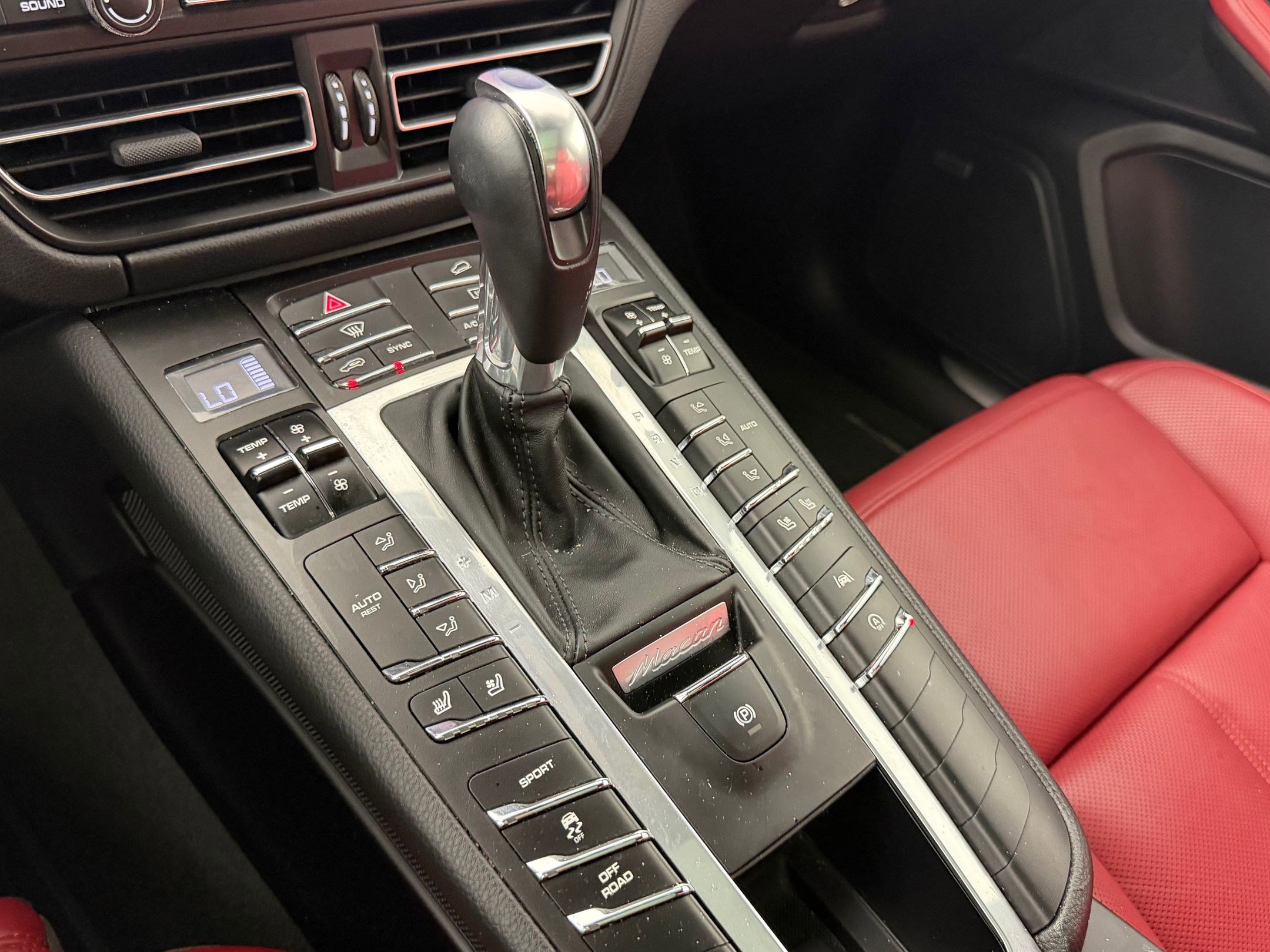 Certified 2021 Porsche Macan S image 26