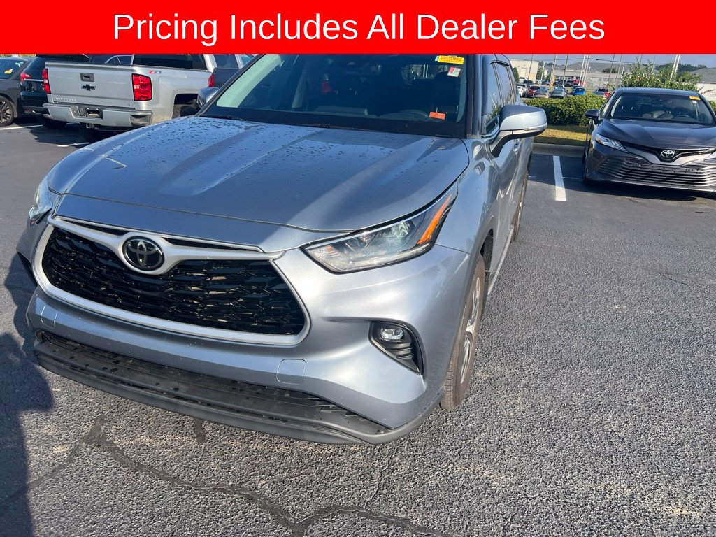 Used 2021 Toyota Highlander XLE AWD/4WD image 10