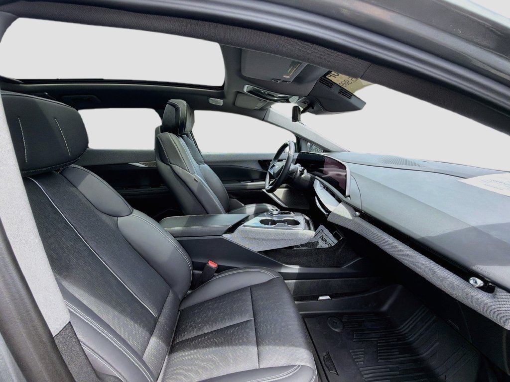 Certified 2025 Cadillac Optiq Sport 2 w/ LPO, Floor Liner Package AWD/4WD image 32