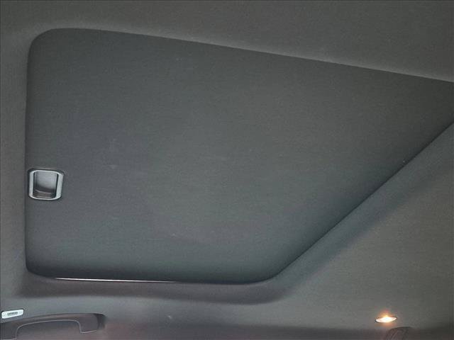 Used 2018 Jeep Grand Cherokee Altitude RWD image 16