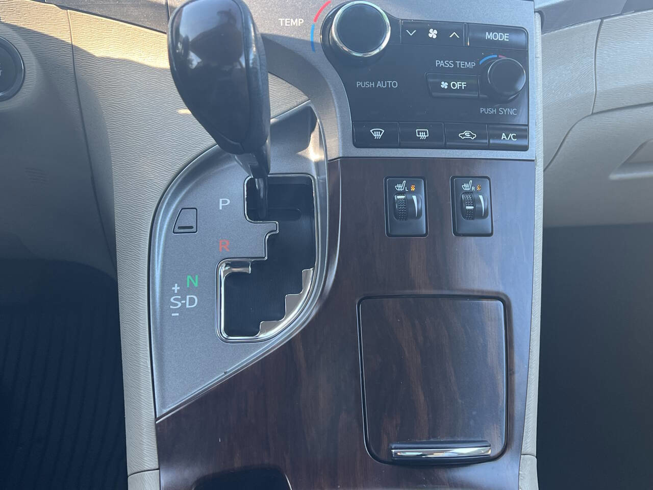 Used 2015 Toyota Venza XLE image 31