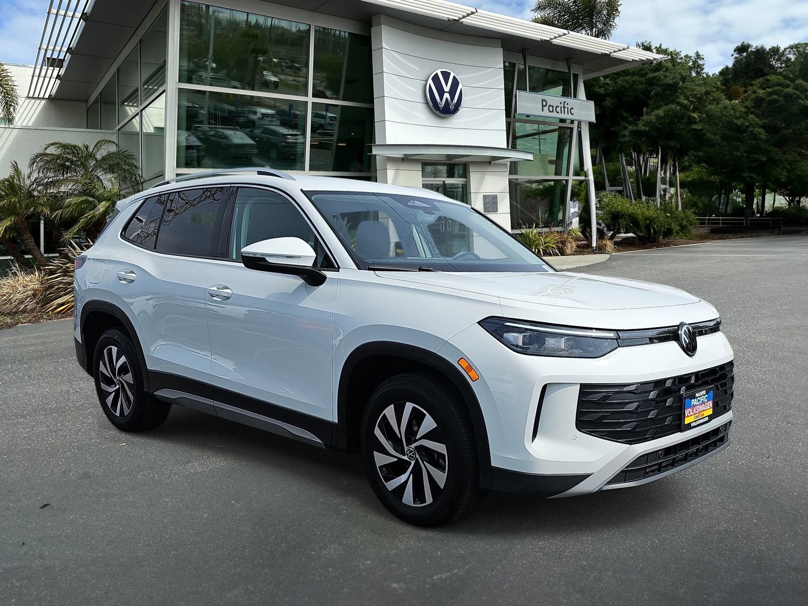 Used 2025 Volkswagen Tiguan S FWD image 3