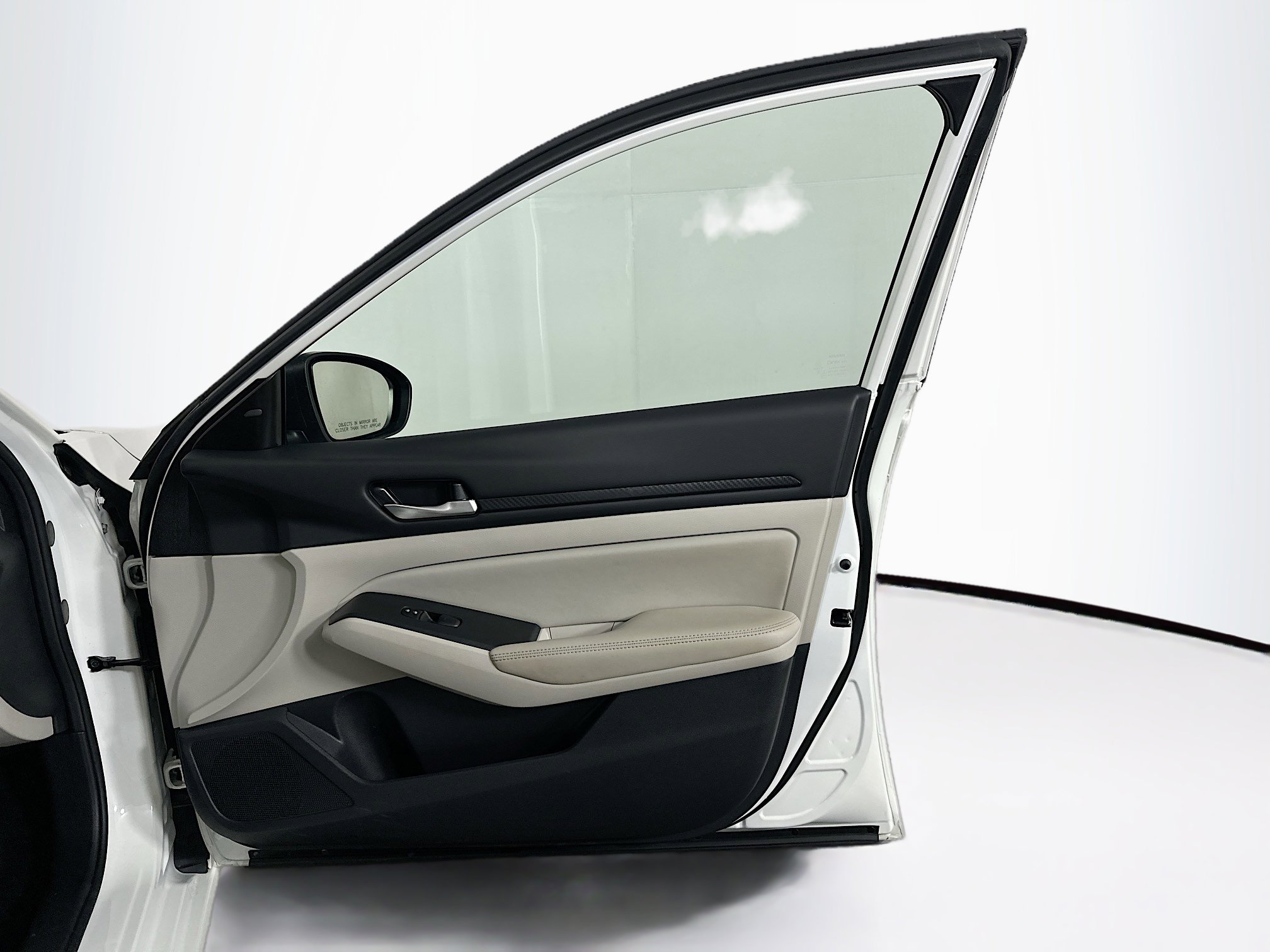 Used 2025 Nissan Altima 2.5 SV image 30