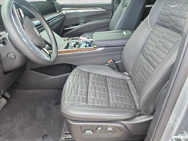 Used 2025 Cadillac Escalade ESV Sport Platinum AWD/4WD image 14