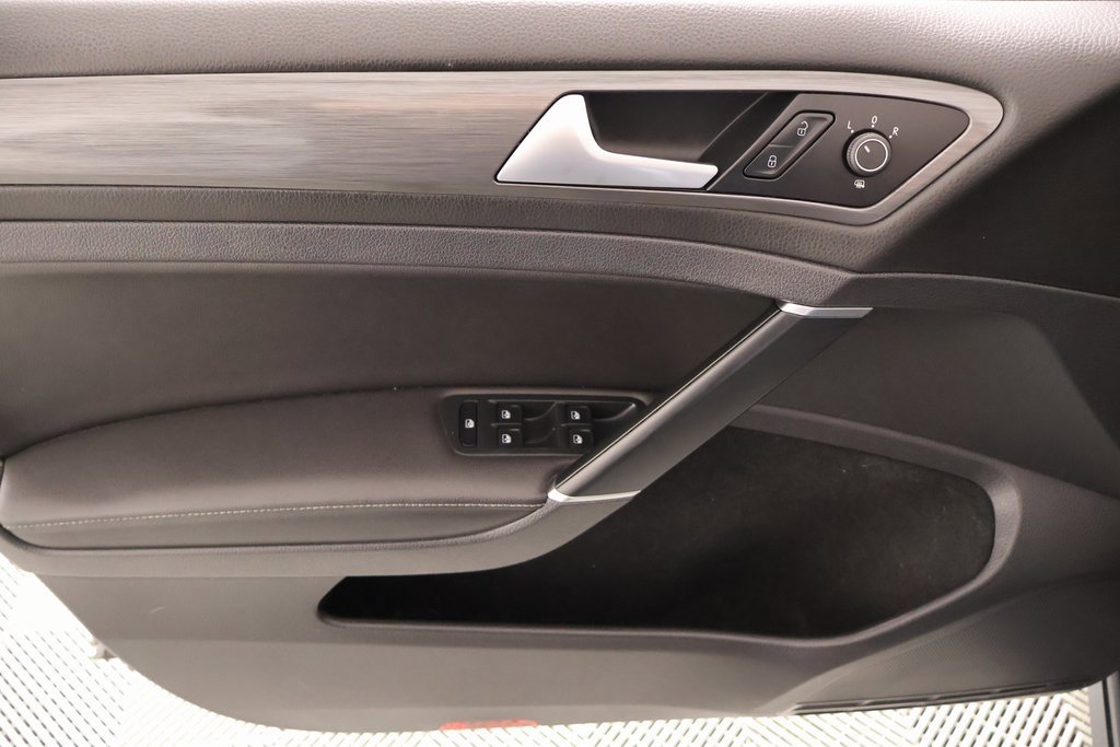 Used 2019 Volkswagen Golf SE w/ Driver Assistance Package image 16