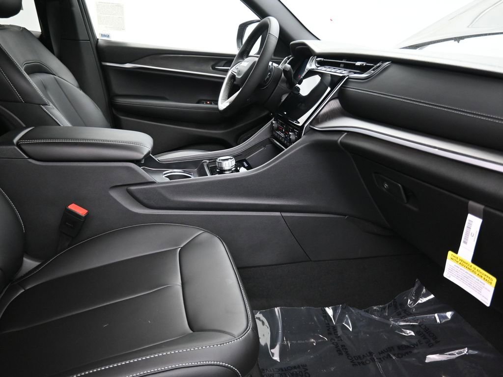 New 2025 Jeep Grand Cherokee L Limited w/ Black Appearance Package image 18