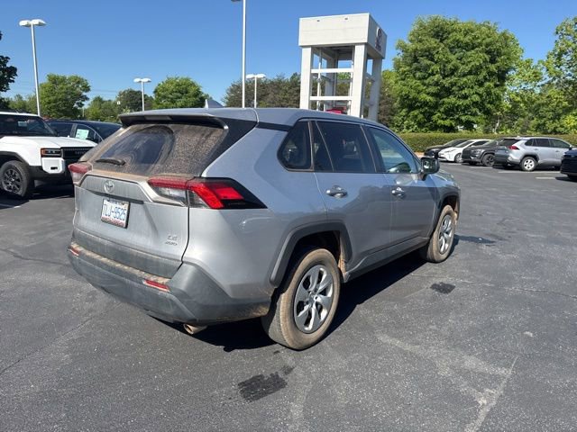 Used 2022 Toyota RAV4 LE AWD/4WD image 4