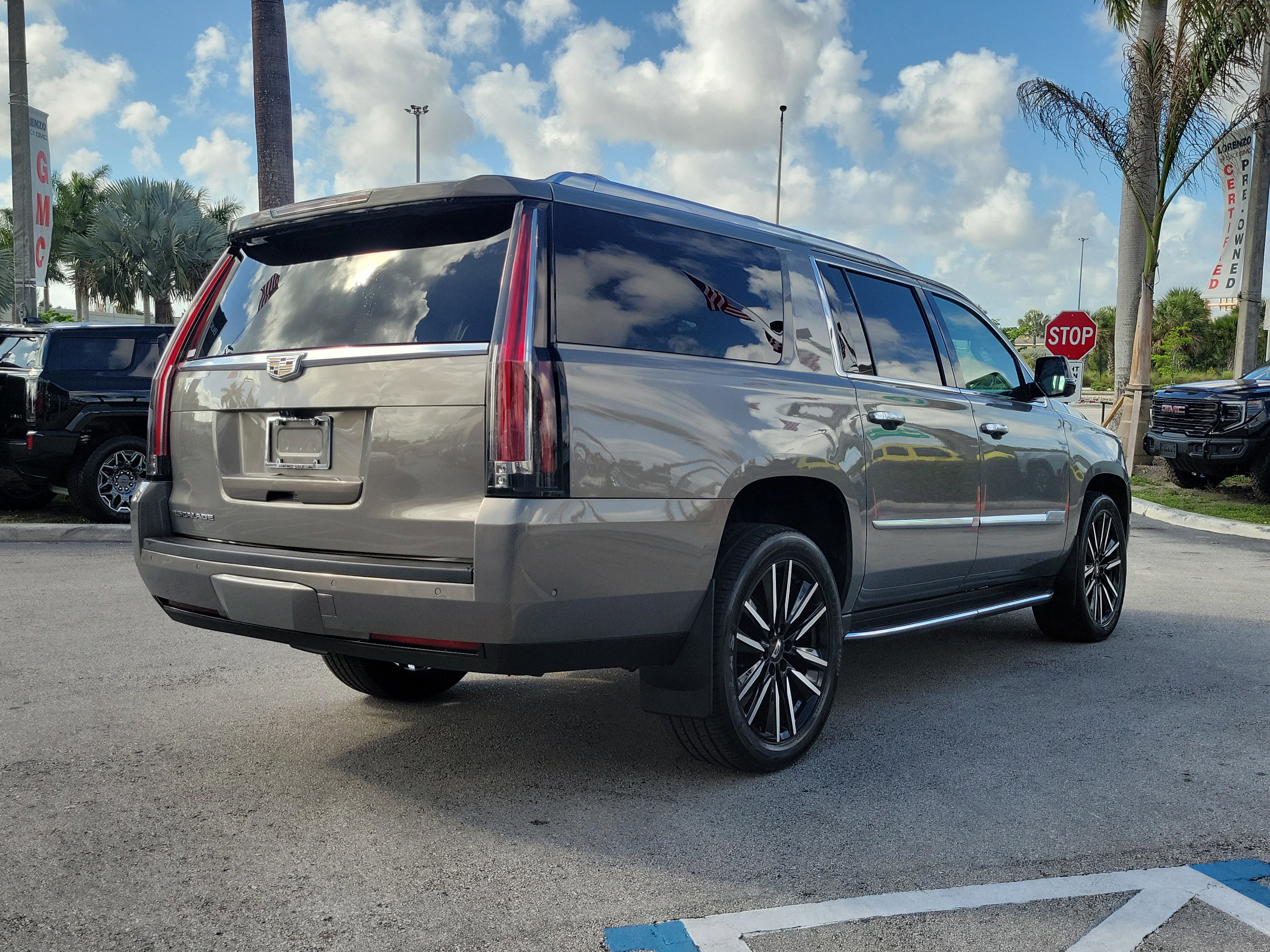 Used 2018 Cadillac Escalade ESV Luxury image 5