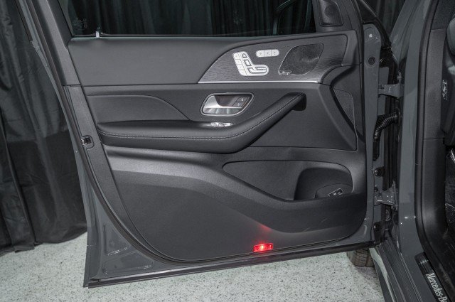 New 2026 Mercedes-Benz GLS 450 4MATIC image 9