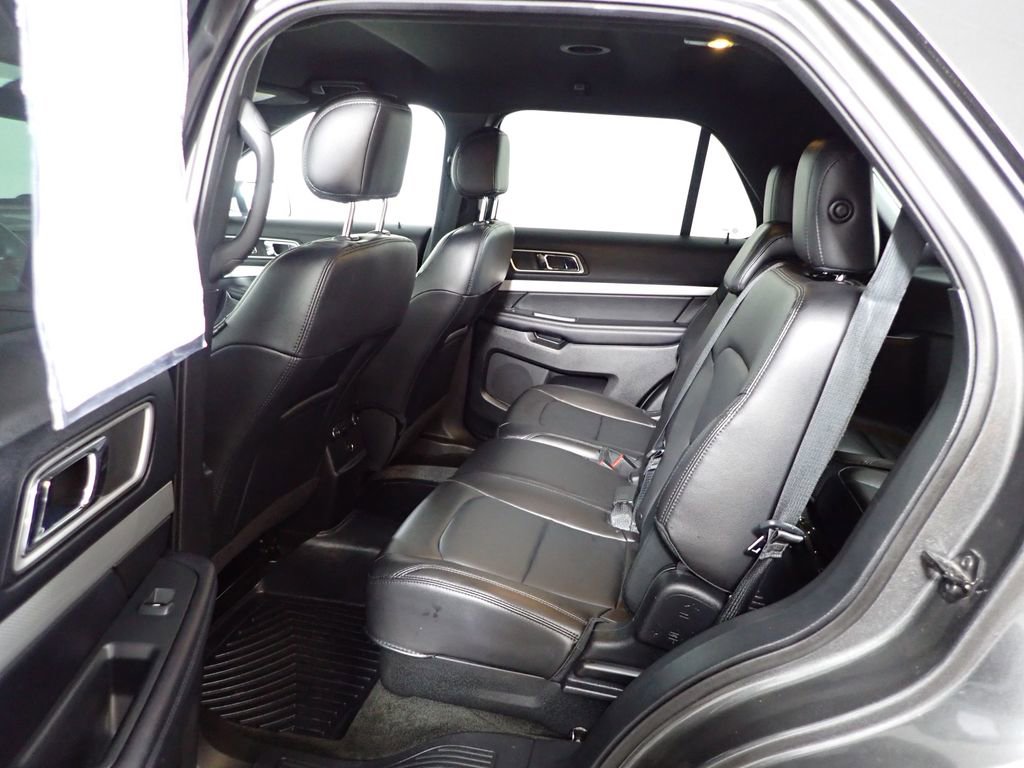 Used 2017 Ford Explorer XLT w/ Equipment Group 202A image 40