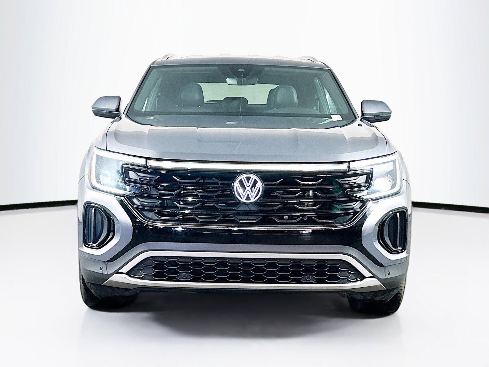 Used 2024 Volkswagen Atlas Cross Sport SE image 2