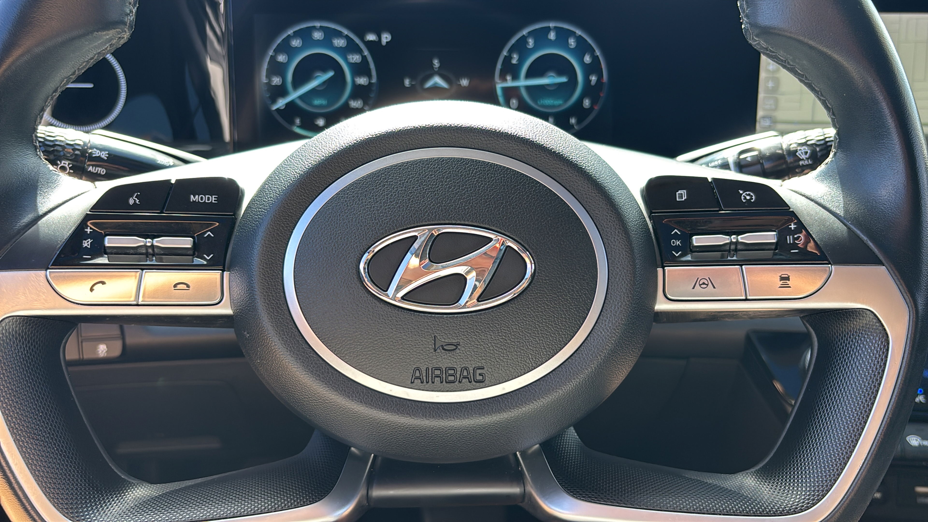 Used 2022 Hyundai Elantra Limited w/ Cargo Package FWD image 22