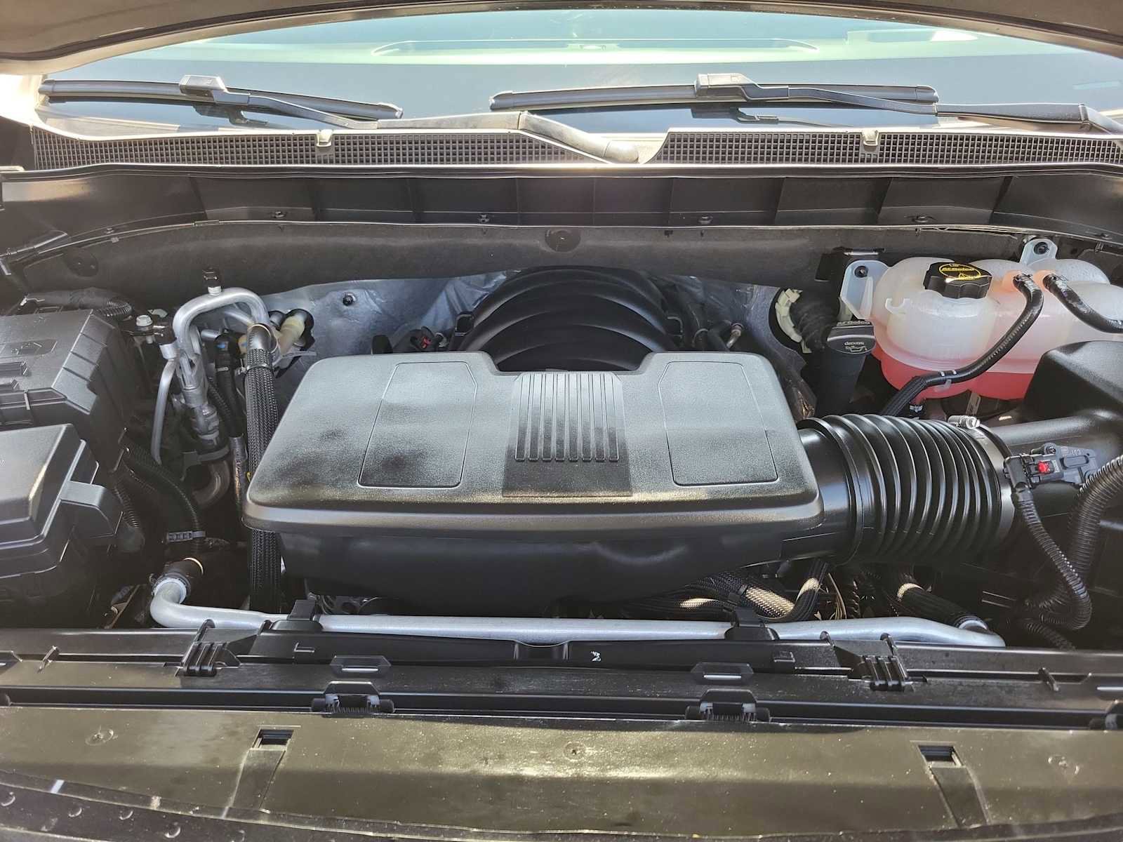 Used 2025 Chevrolet Tahoe LT RWD image 13