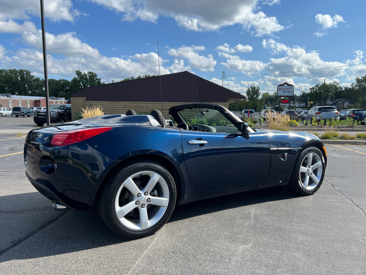 Used 2006 Pontiac Solstice Roadster w/ Power Package image 8