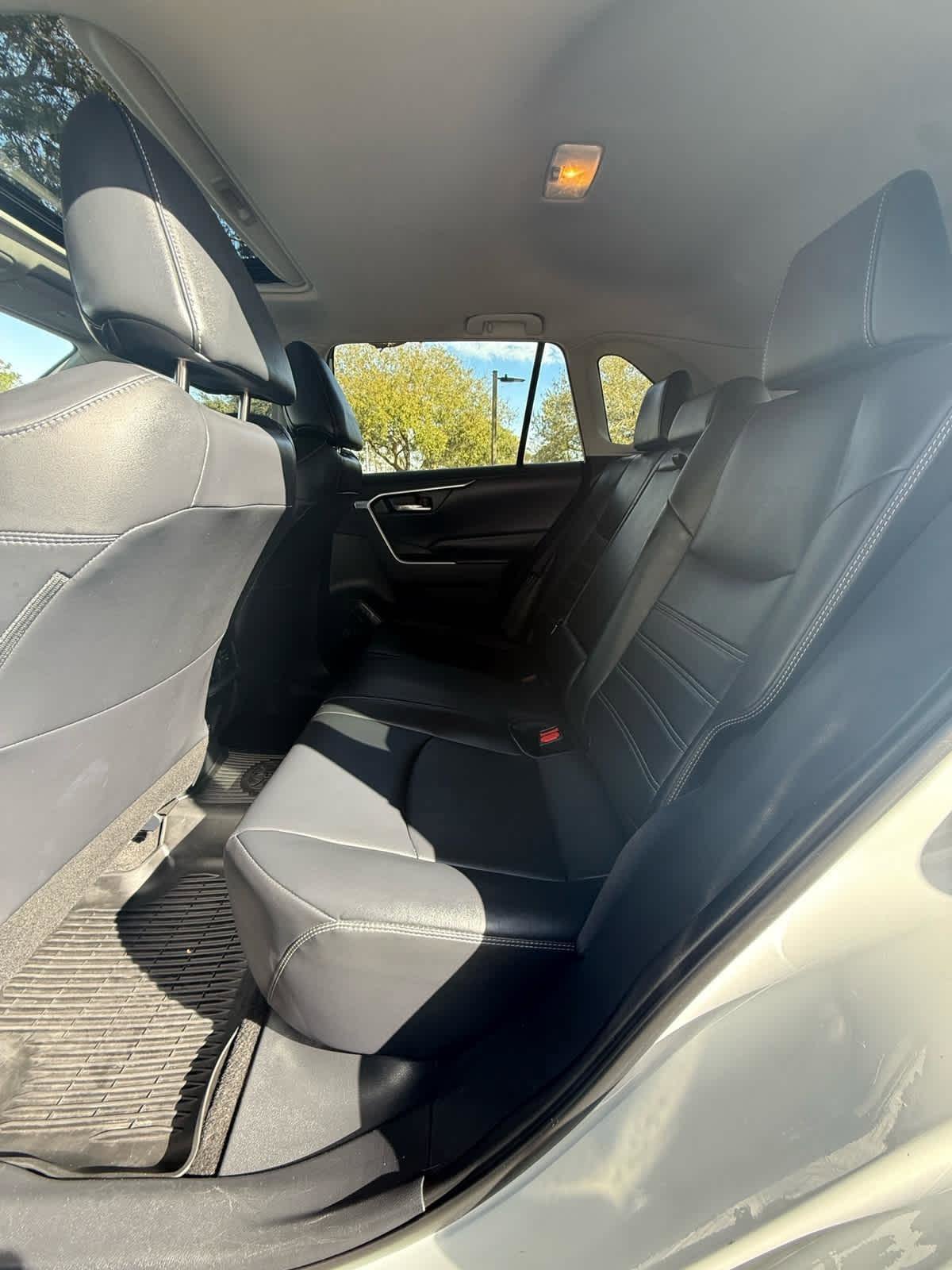 Used 2019 Toyota RAV4 XLE Premium image 14