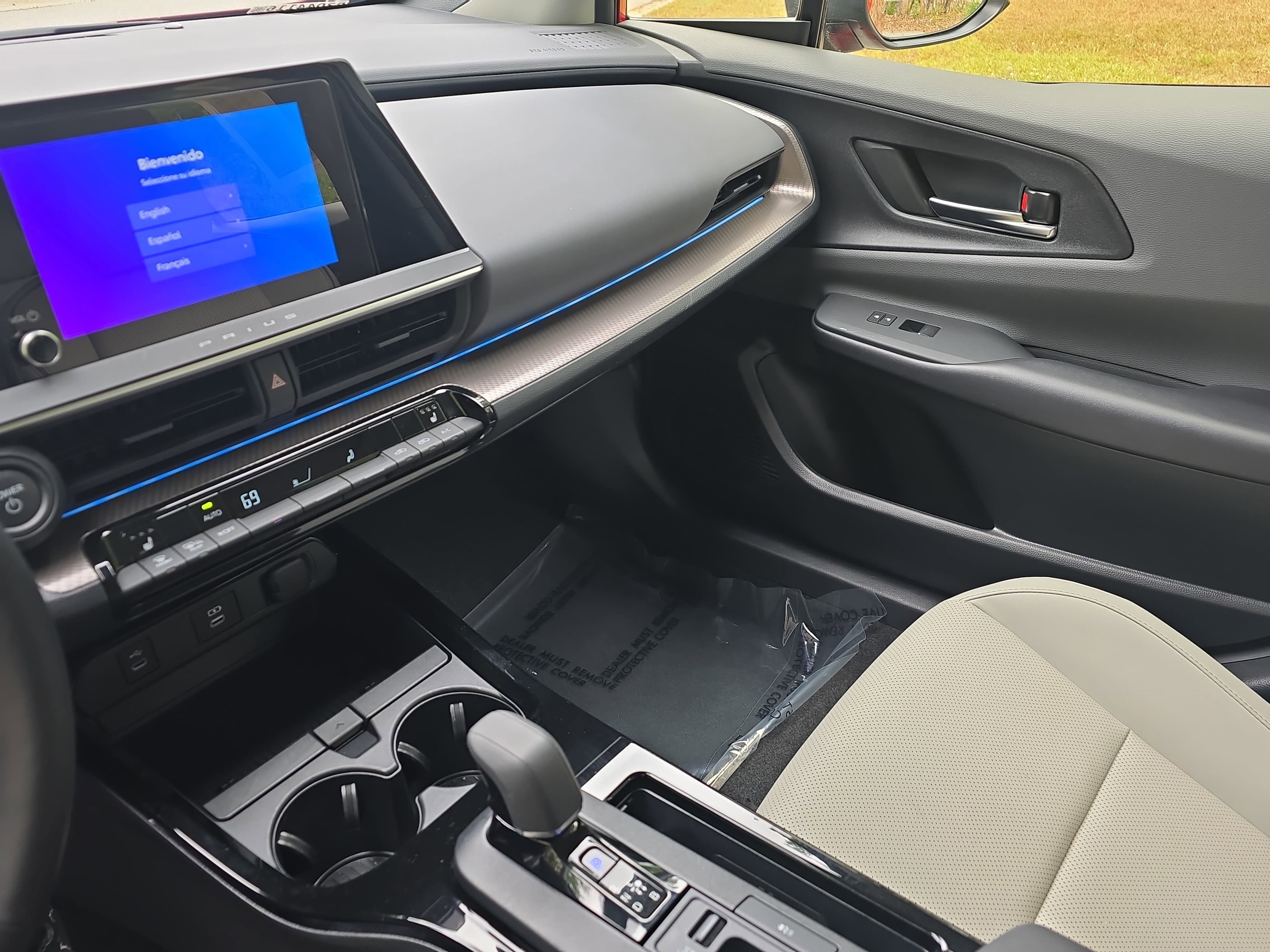 Used 2024 Toyota Prius XLE FWD image 22