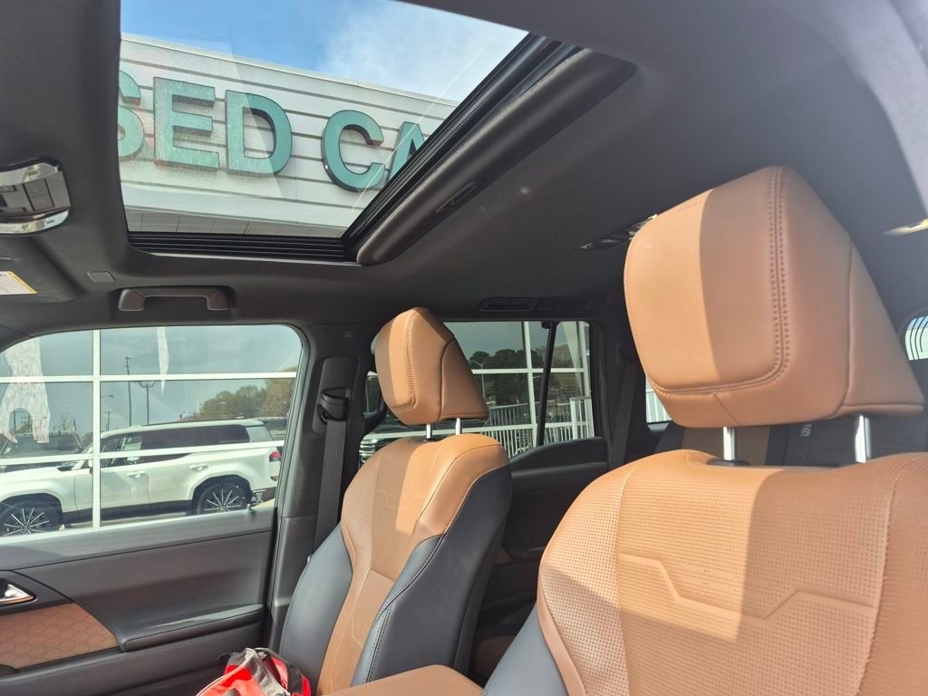 Used 2024 Lexus GX 550 w/ Accessory Package (Z1) AWD/4WD image 16