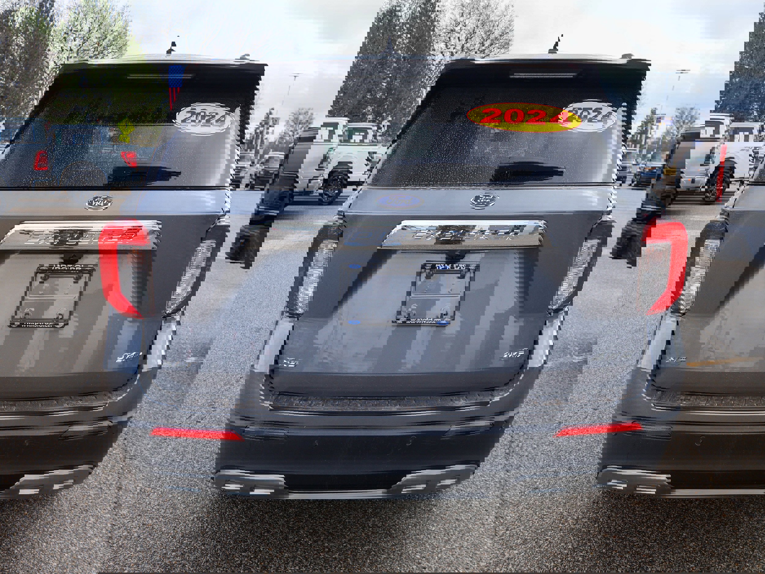 Used 2024 Ford Explorer XLT w/ Equipment Group 202A image 4