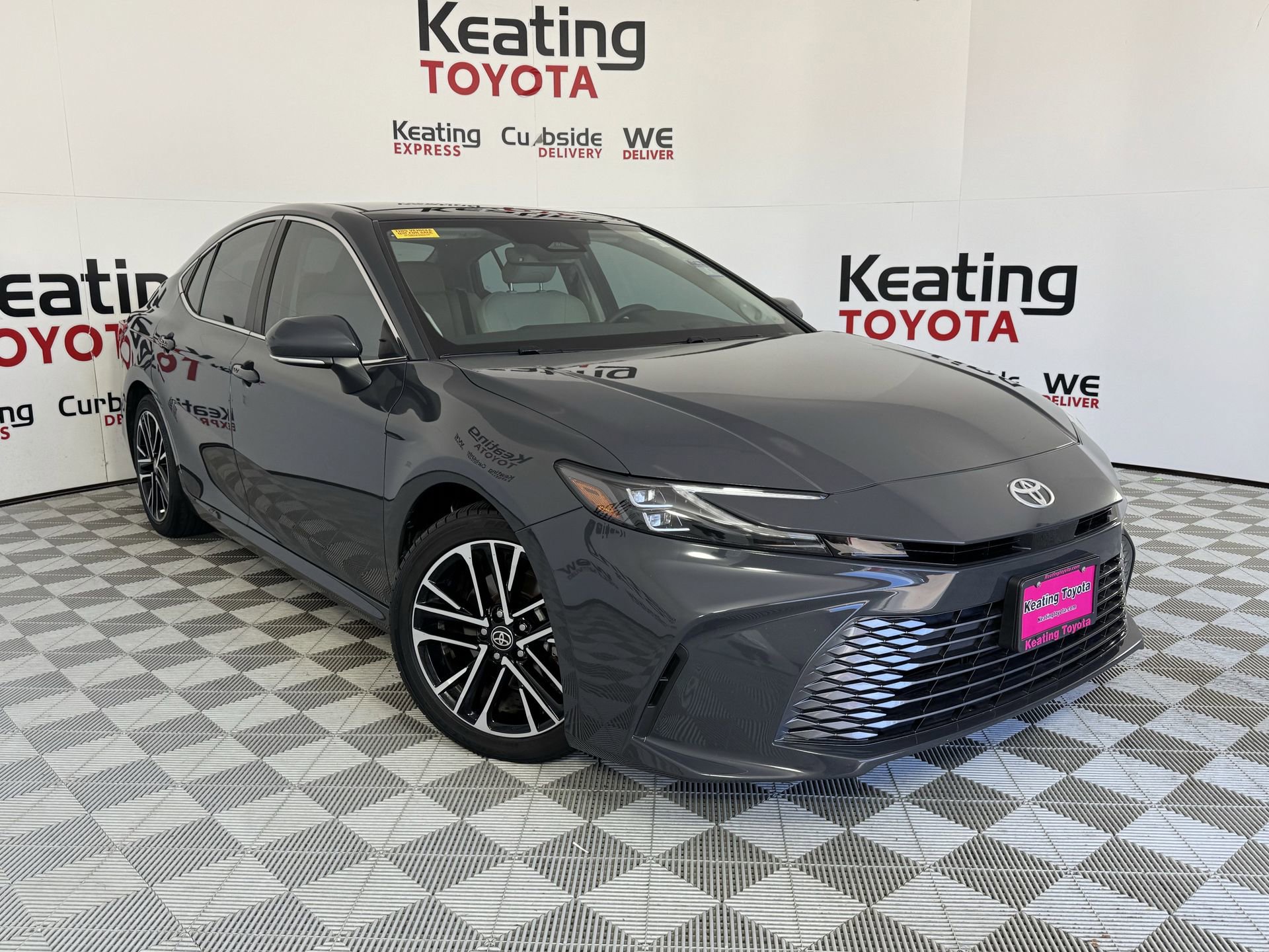 Used 2025 Toyota Camry XLE image 3