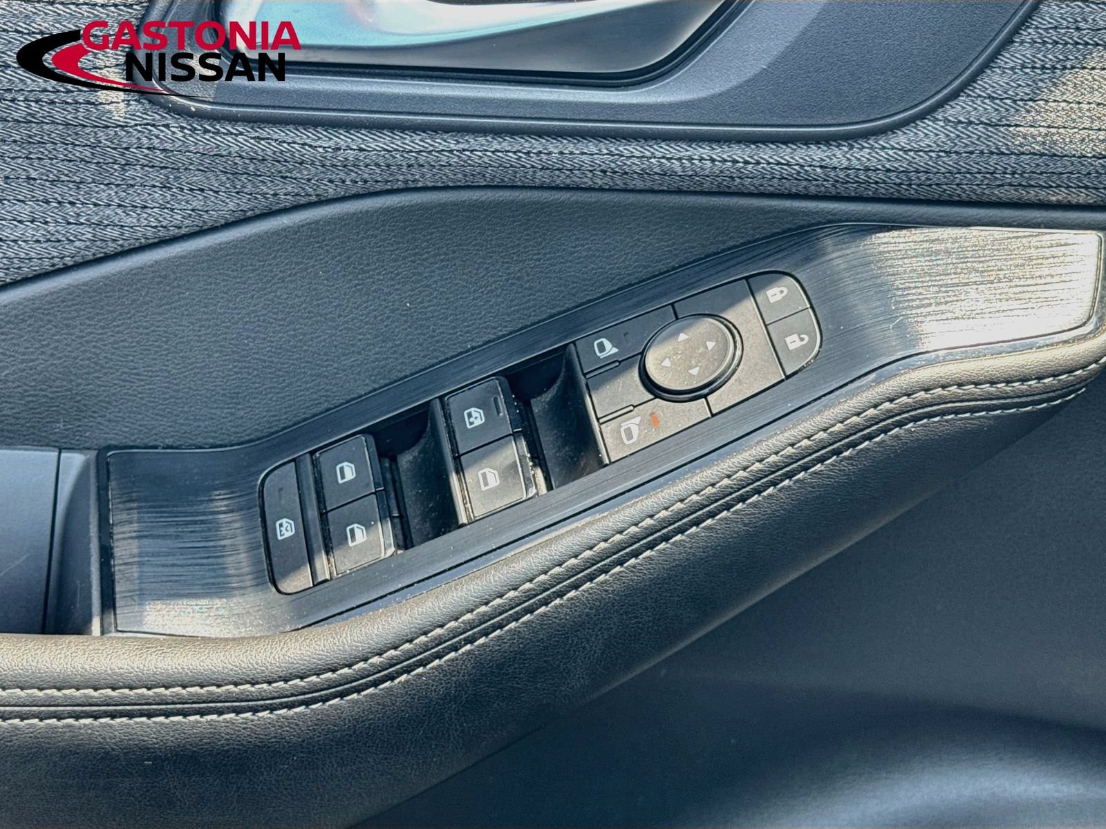 Used 2022 Nissan Rogue SV FWD image 22