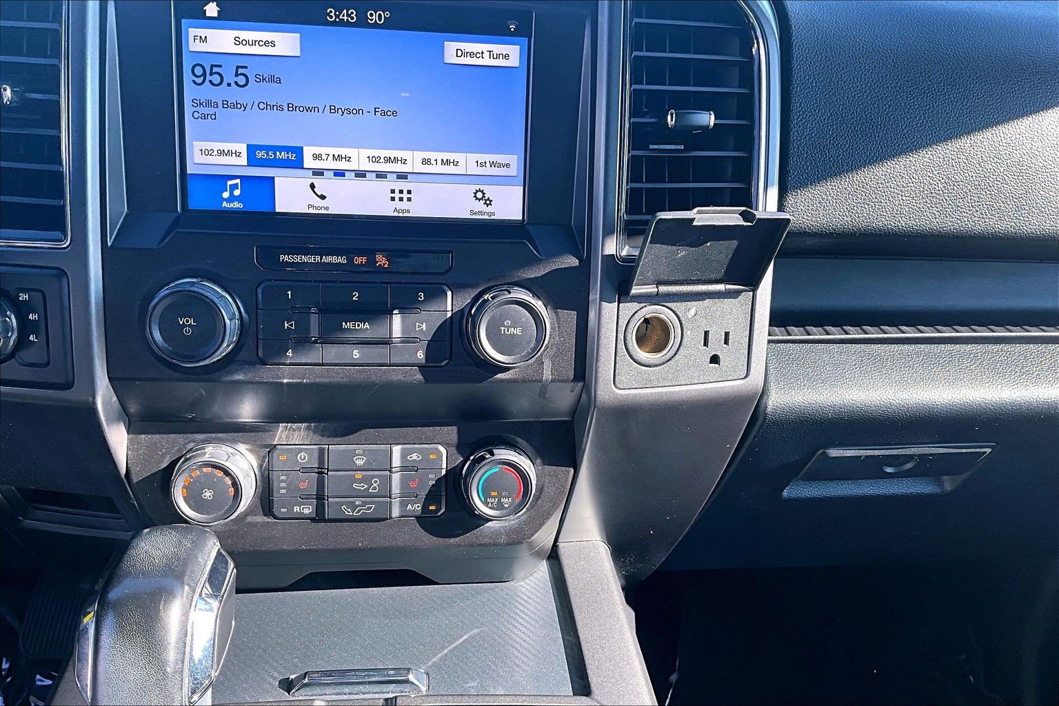 Used 2019 Ford F150 XLT w/ Equipment Group 302A Luxury AWD/4WD image 31