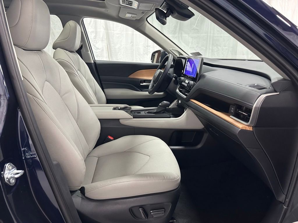 Used 2025 Toyota Grand Highlander AWD image 64