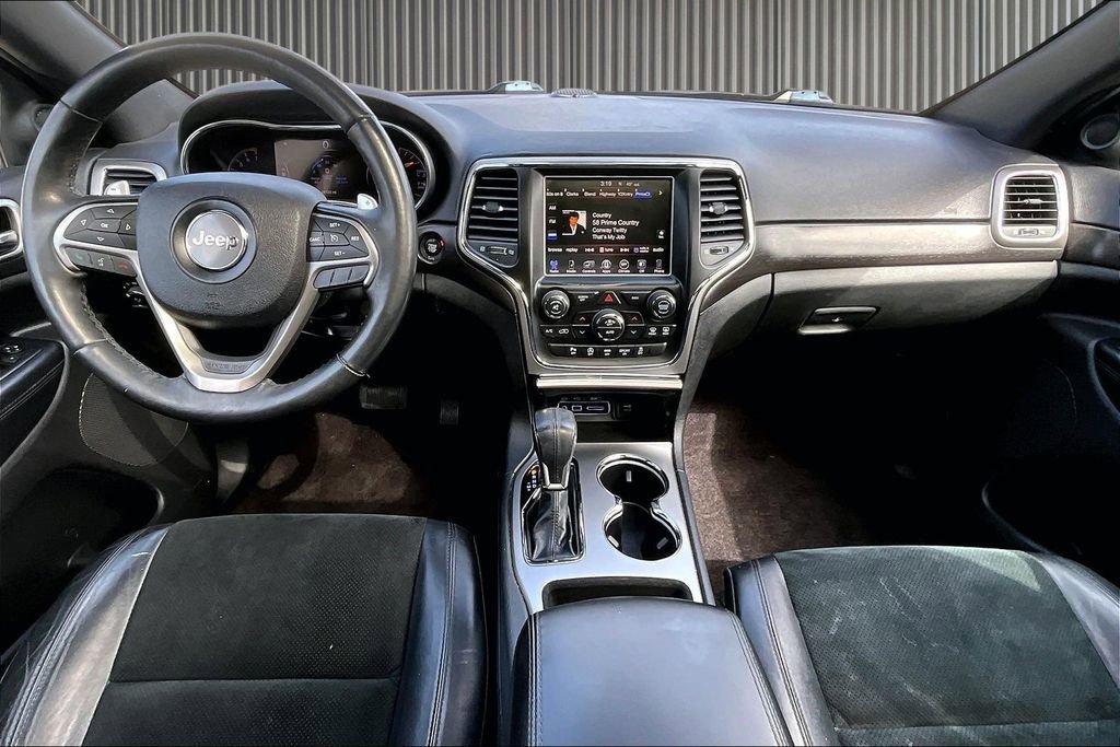 Used 2017 Jeep Grand Cherokee Altitude image 16