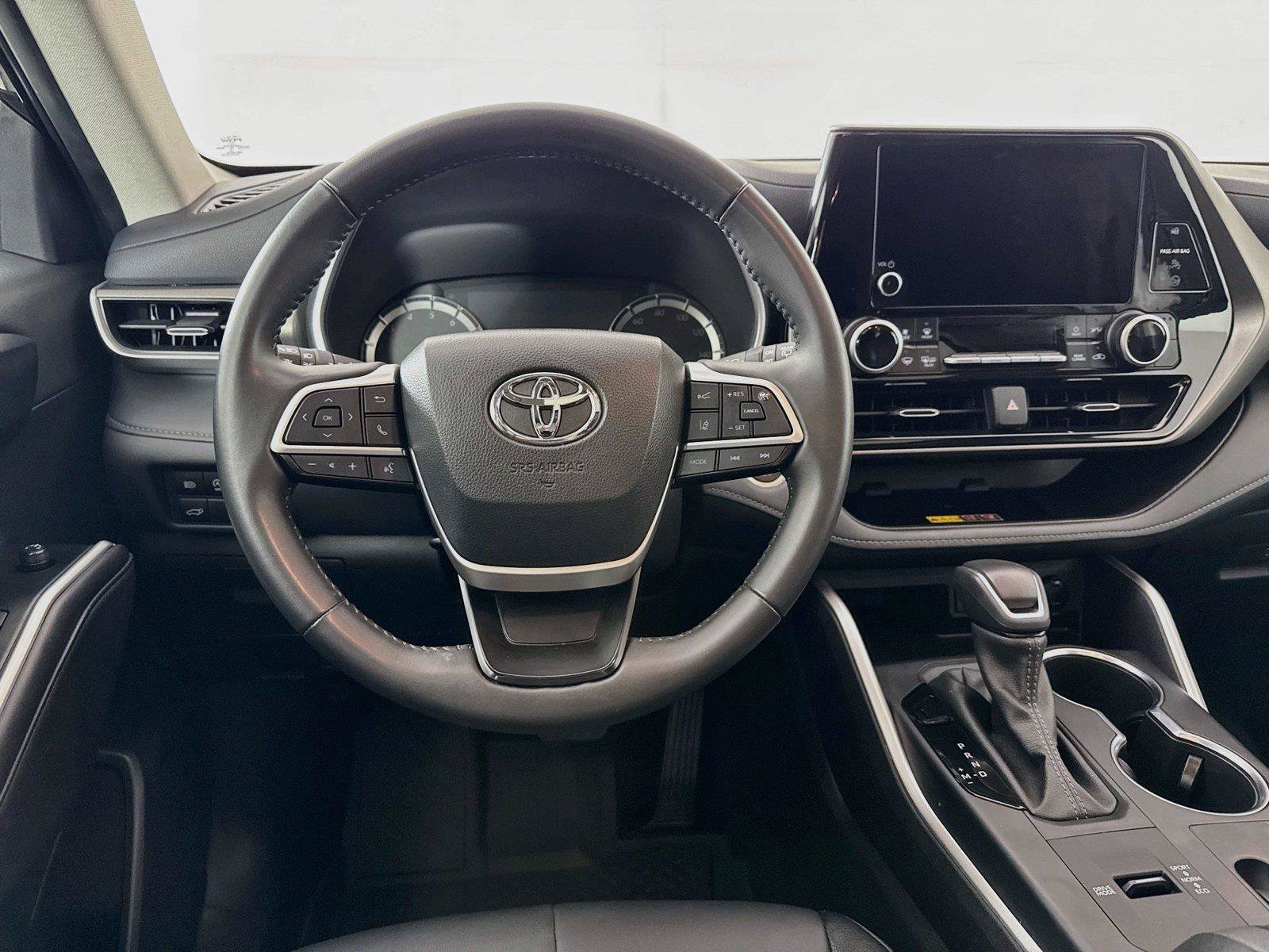 Certified 2025 Toyota Highlander XLE FWD image 32