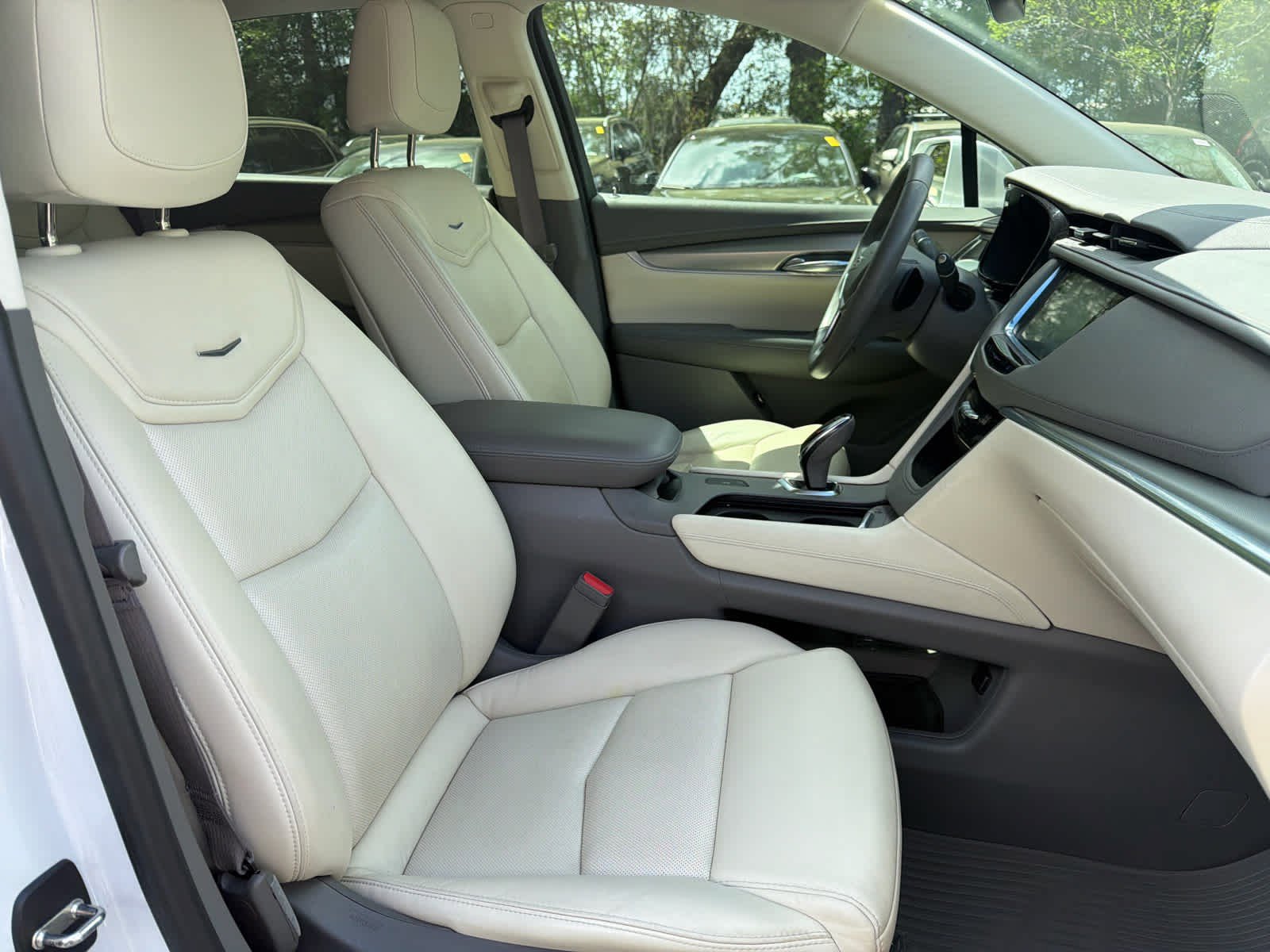 Used 2018 Cadillac XT5 Luxury w/ Driver Awareness Package image 17